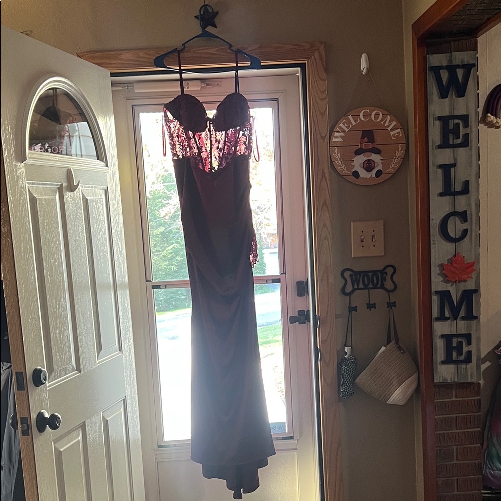 Chic Strapless Burgundy Dress